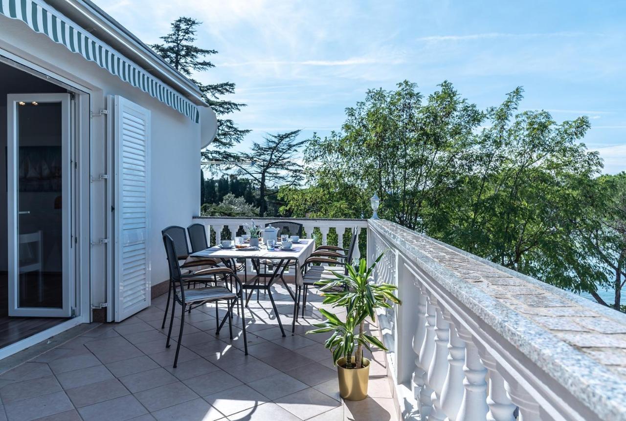 Apartment Bor - On The Beach Malinska Exterior photo