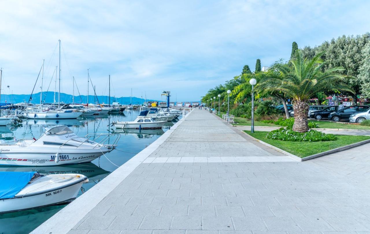 Apartment Bor - On The Beach Malinska Exterior photo