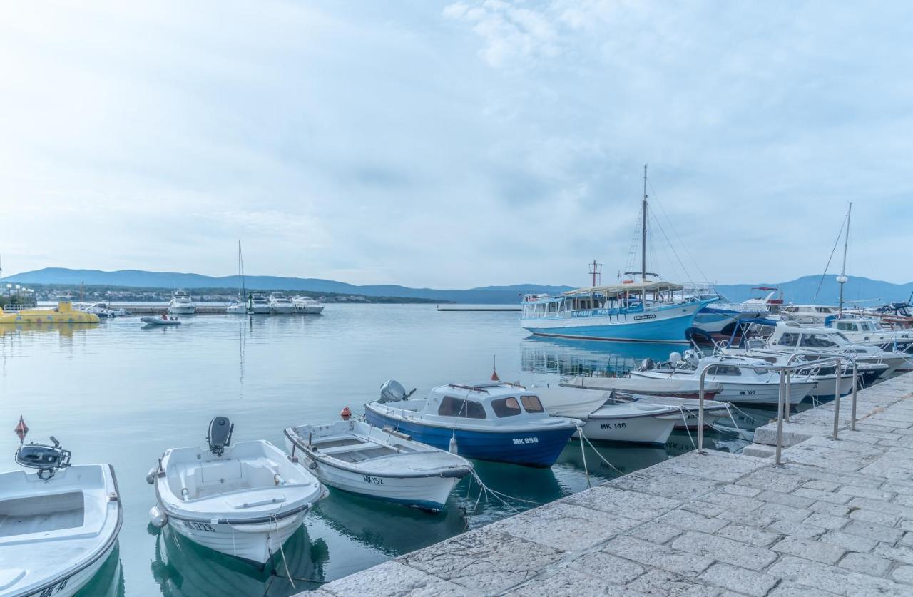 Apartment Bor - On The Beach Malinska Exterior photo