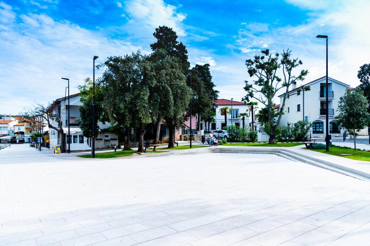 Apartment Bor - On The Beach Malinska Exterior photo