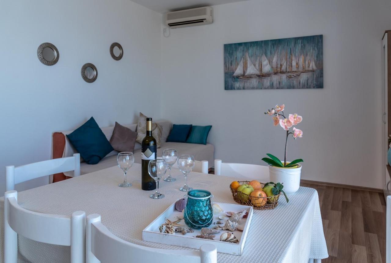 Apartment Bor - On The Beach Malinska Exterior photo