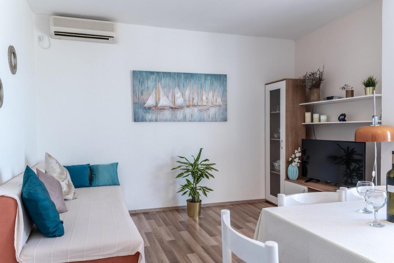 Apartment Bor - On The Beach Malinska Exterior photo