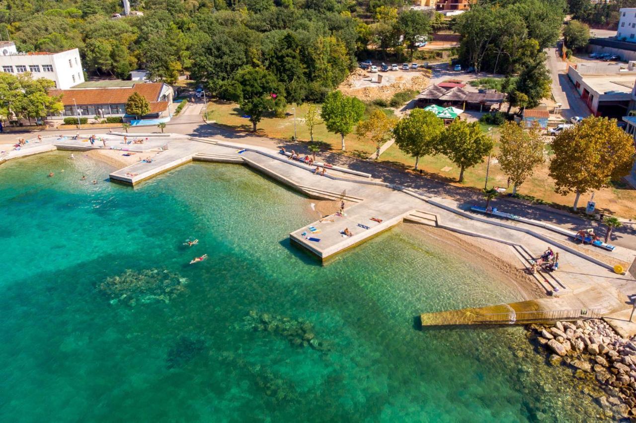 Apartment Bor - On The Beach Malinska Exterior photo
